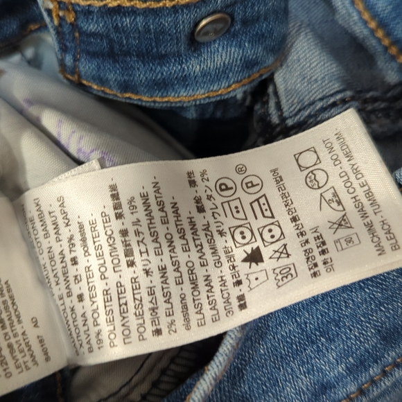 Levi's Slimming Skinny Mid-Rise Medium Wash  Skinny Jeans - Picture 8 of 8